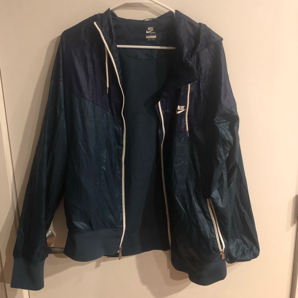 Sports windbreaker